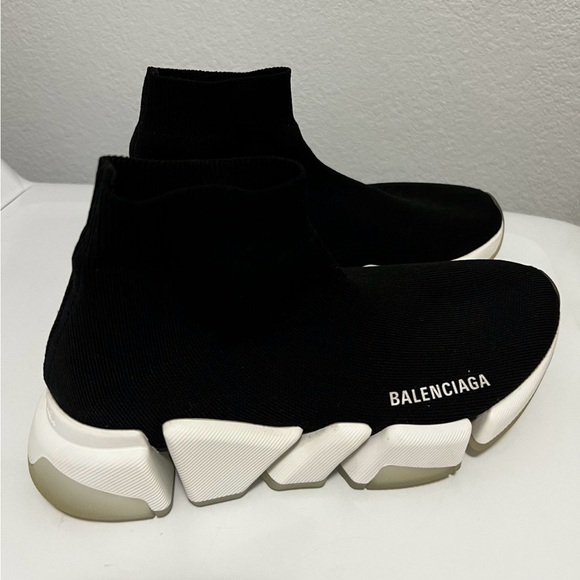 Balenciaga - Picture 1 of 3